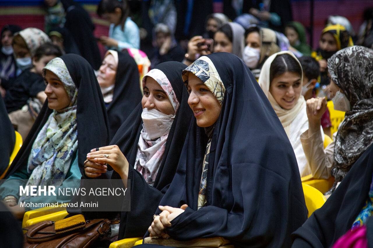 دختران گواهینامه رانندگی بینالمللی را نیمبها دریافت میکنند