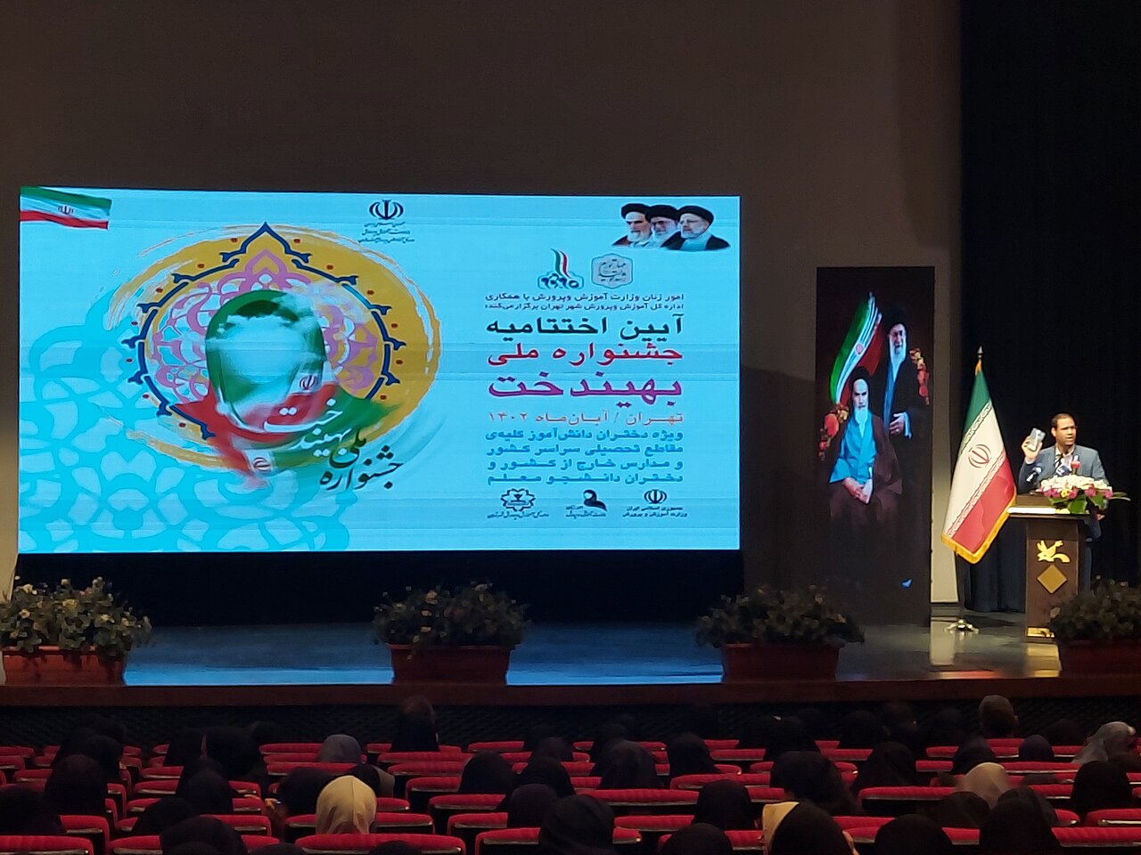 دخترانی عفیف و نجیب در نسل آینده خواهند درخشید