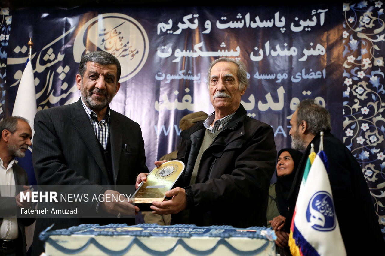 در دیدار هنرمندان با ضرغامی چه گذشت؟/ این حرفها را جدی بگیرید