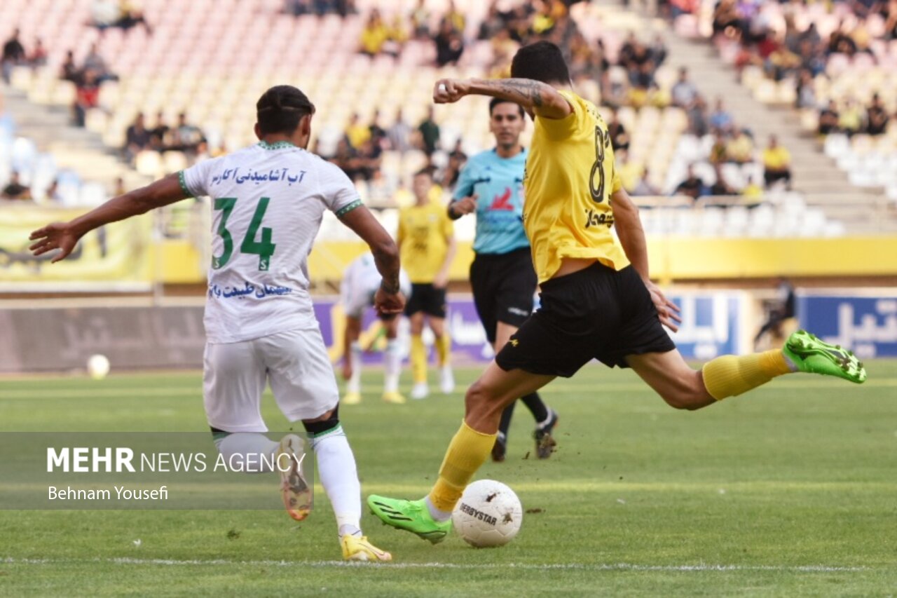 دربی اصفهان صدر را زرد نگه داشت/سپاهان به بردن ادامه میدهد