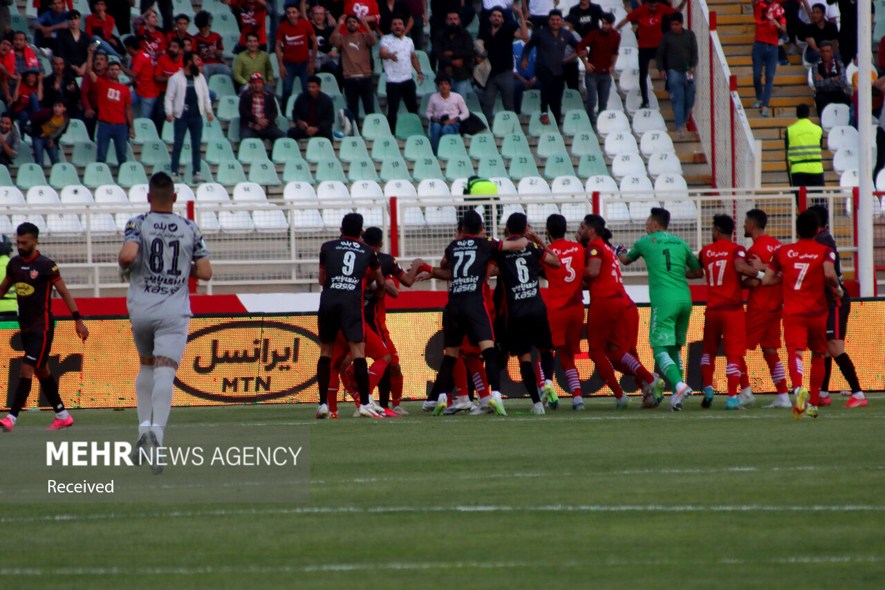 درج اخراج جلوی اسم دو بازیکن پرسپولیس