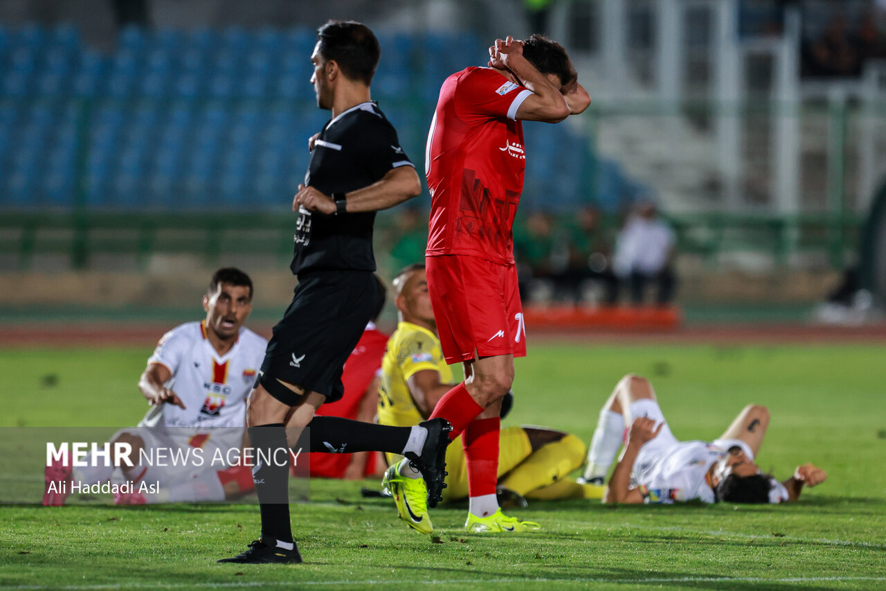 درخشان: سرمربی پرسپولیس مقصر نیست/ ناهماهنگی در خط دفاع مشهود است