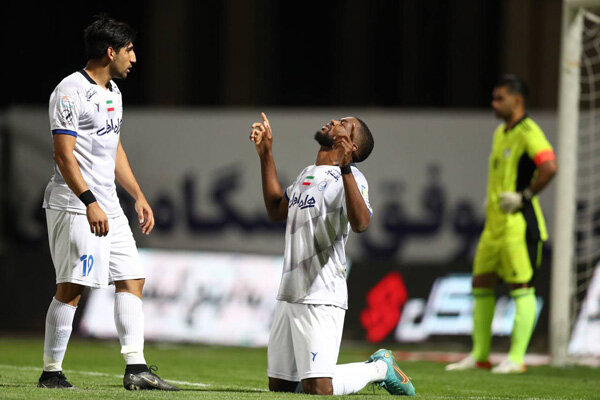 درخواست استقلال از بازیکن فرانسوی/ یامگا در دو راهی ایران وقبرس