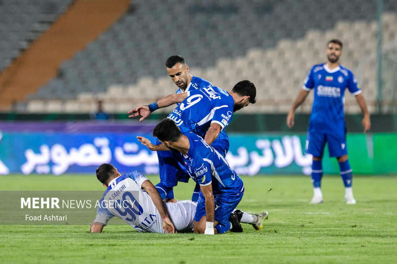 دردسر ۵۰ میلیارد تومانی برای آبیها/ استقلال اسپانسر«اپراتور» شد!