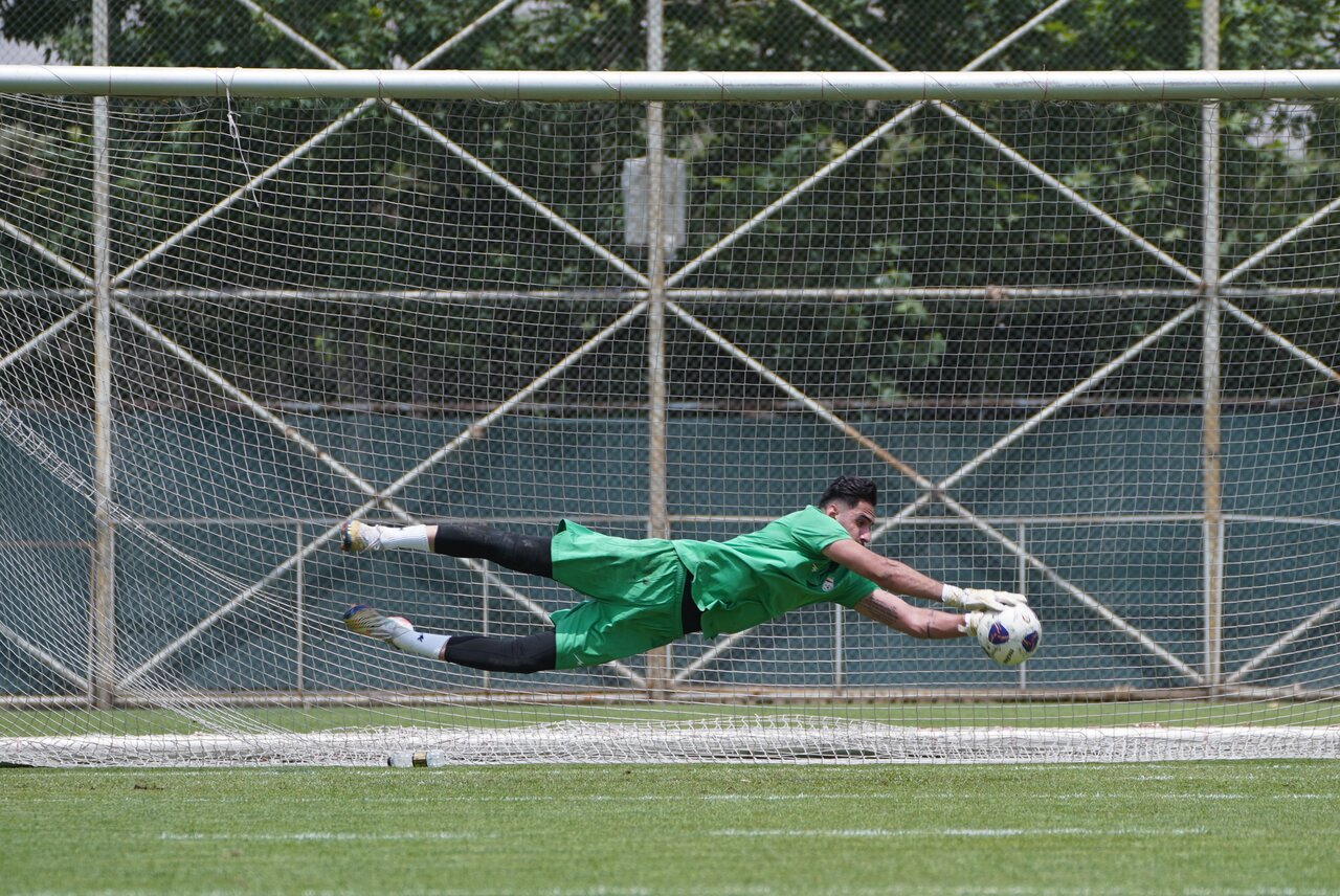 دروازهبان تیم ملی: از بیرانوند یاد می گیرم؛ رحمتی به من خیلی کمک کرد