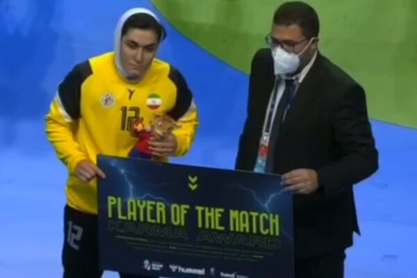 دروازه‌بان ایران بازهم شگفتی‌ساز شد/ فاطمه خلیلی برترین بازیکن دی