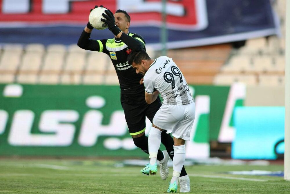 دروازهبان پرسپولیس بعد از ۳۰۹ دقیقه گل خورد