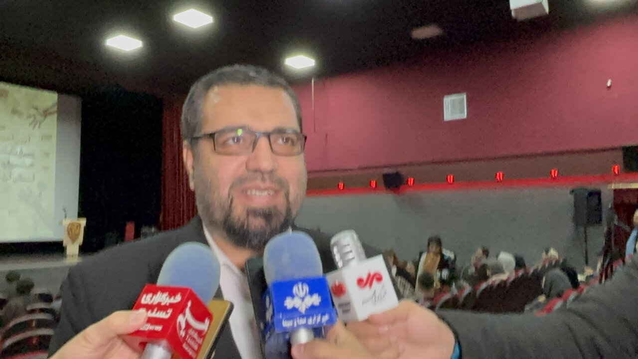 دریایی: تئاتر آینه هویت مردم کردستان و سنگر امیدآفرینی است