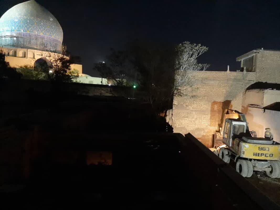 دستور توقف عملیات خاکبرداری در حریم میدان نقشجهان صادر
شد