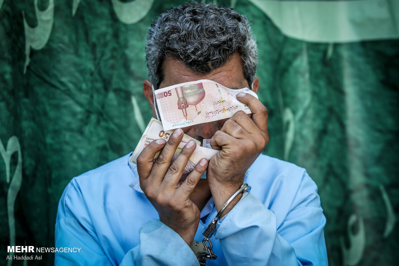 دستگیری دلار دزدان ۴ میلیاردی/ کشف بیش از ۲۲ هزار عدد داروی قاچاق