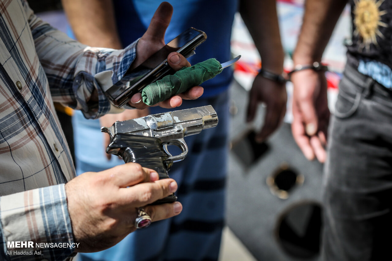 دستگیری عاملان تخریب خودروهای شهروندان/ کشف ۲۰ کیلو افیون