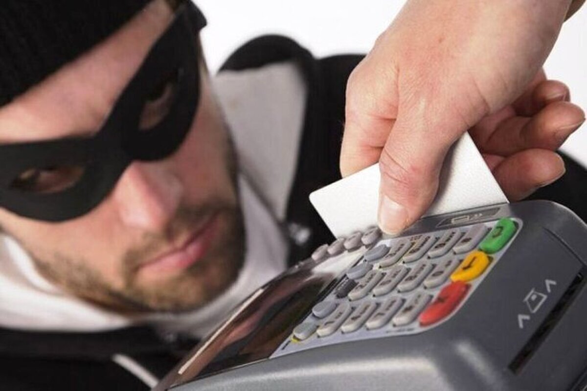 دستگیری محکوم متواری با ۴۰ میلیارد ریال کلاهبرداری در
بندرعباس