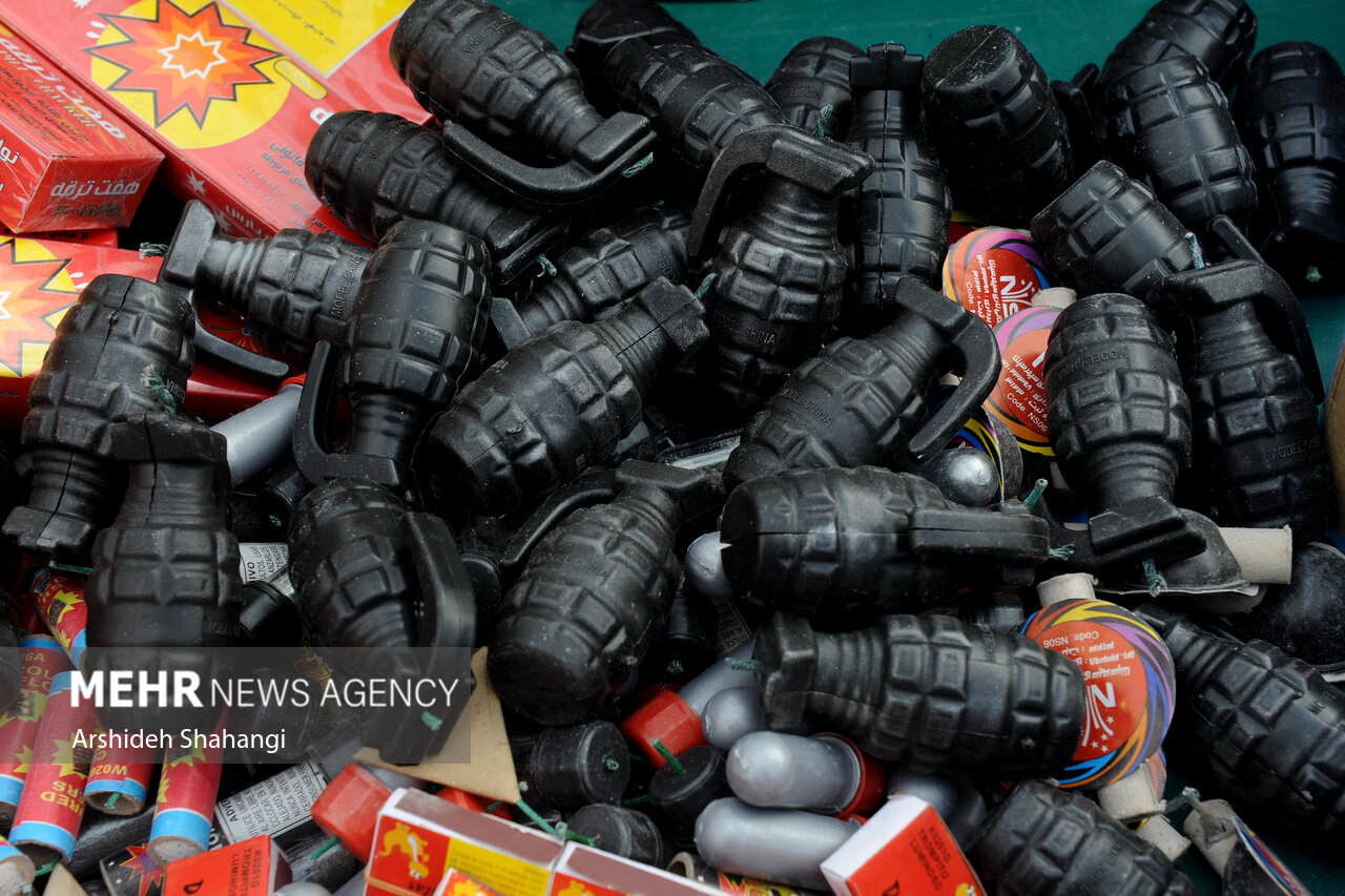 دستگیری ۶۴ عامل تهیه و توزیع مواد محترقه غیرمجاز در غرب تهران