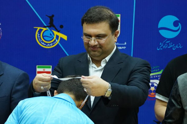 دستیار قلعهنویی به خاطر توئیتش کنار نرفت/ دنبال مربی خارجیهستیم