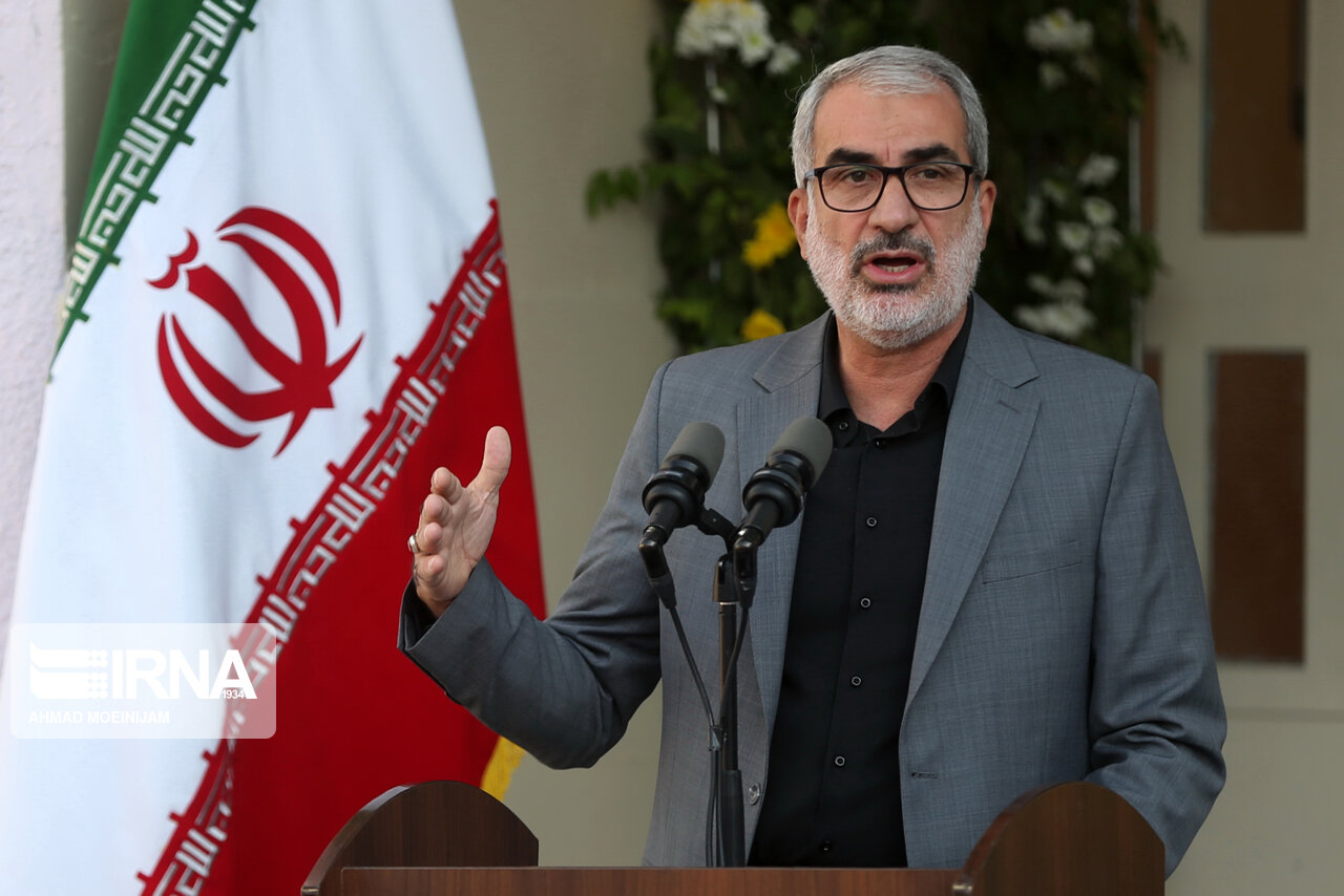 دشمنان با هجمه رسانه‌ای خود دنبال تعطیلی مدارس کشور هستند