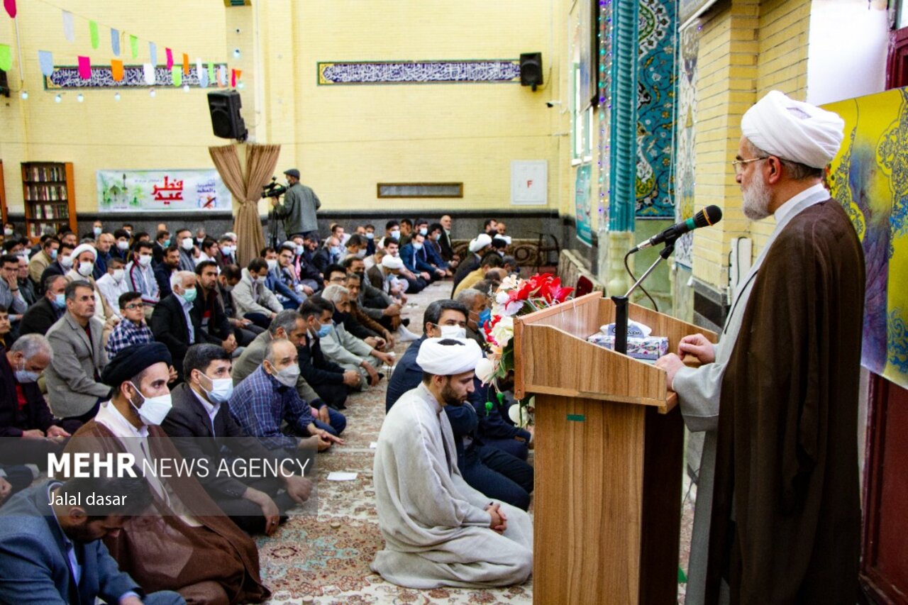 دشمنان به دنبال دو قطبی کردن جامعه هستند