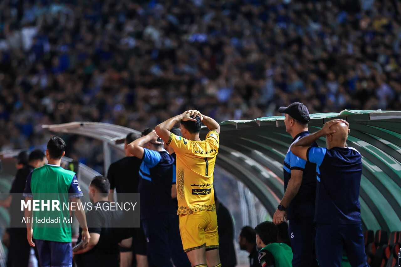 دلایل افت عجیب لیگ برتر؛ حرکت فوتبال ایران به سمت منافع دلالها