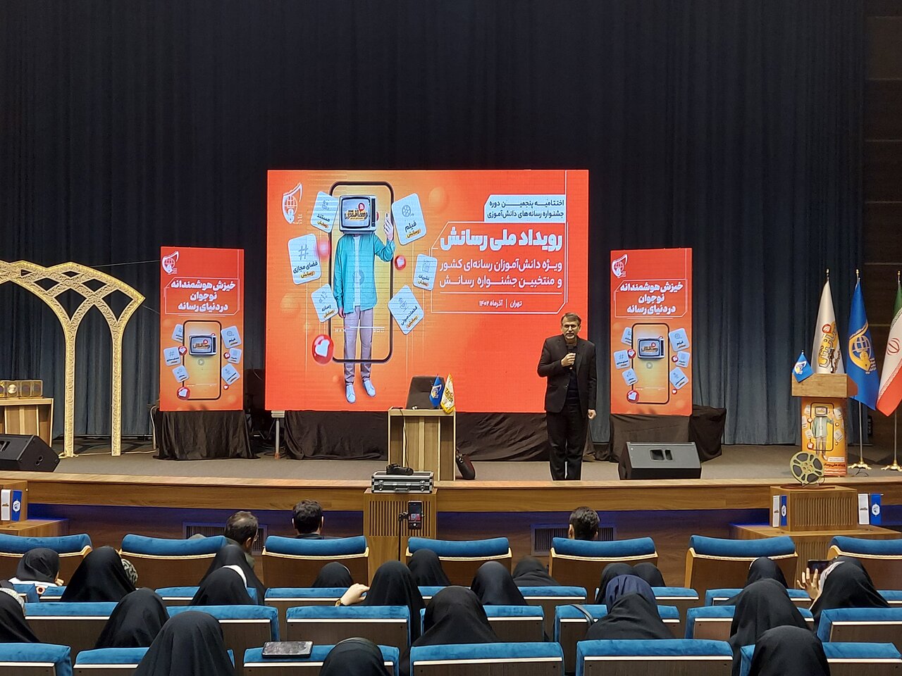 دنیای غرب به دنبال تحمیل سبک زندگی خود است