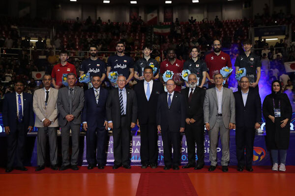 دو ایرانی در میان برترینها/ چهره مغموم ملیپوشان هنگام
گرفتن جام