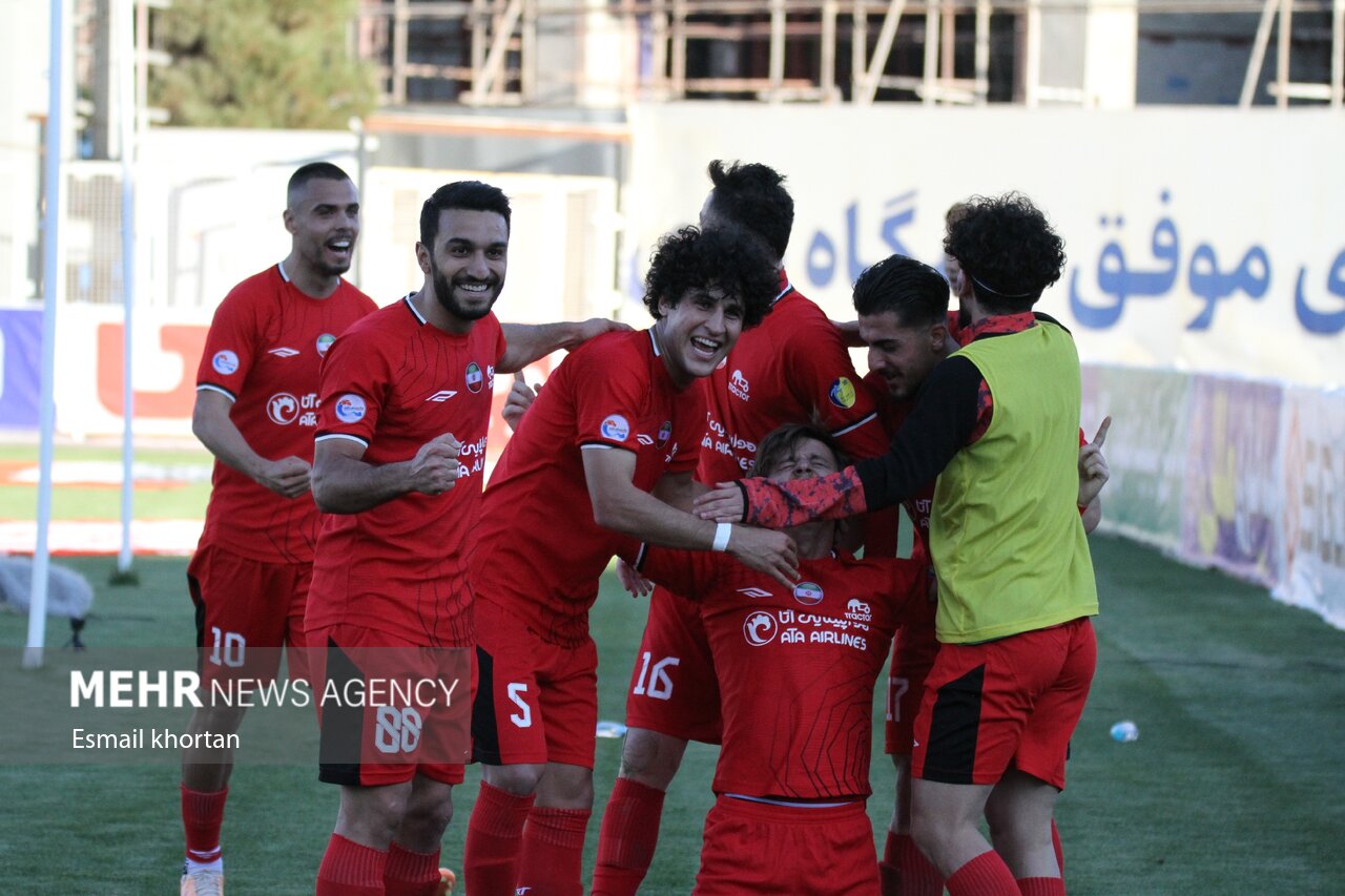 دو بازیکن تراکتور دیدار حساس با ملوان را از دست
دادند