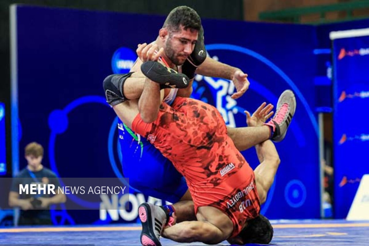 دو ملیپوش ایران به نیمه نهایی رسیدند/ دو کشتیگیر در انتظار حریفان