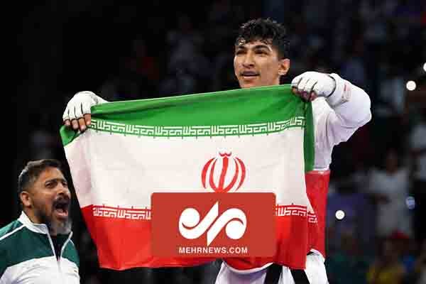 دور افتخار آرین سلیمی با پرچم ایران پس از کسب مدال طلای
المپیک