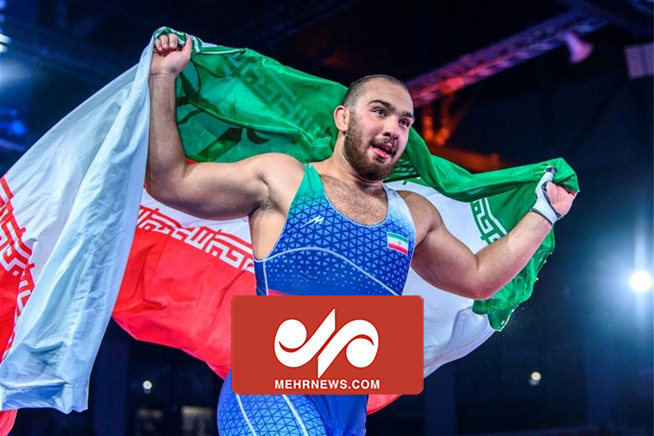 دور افتخار امیرحسین زارع با پرچم خوش رنگ کشورمان