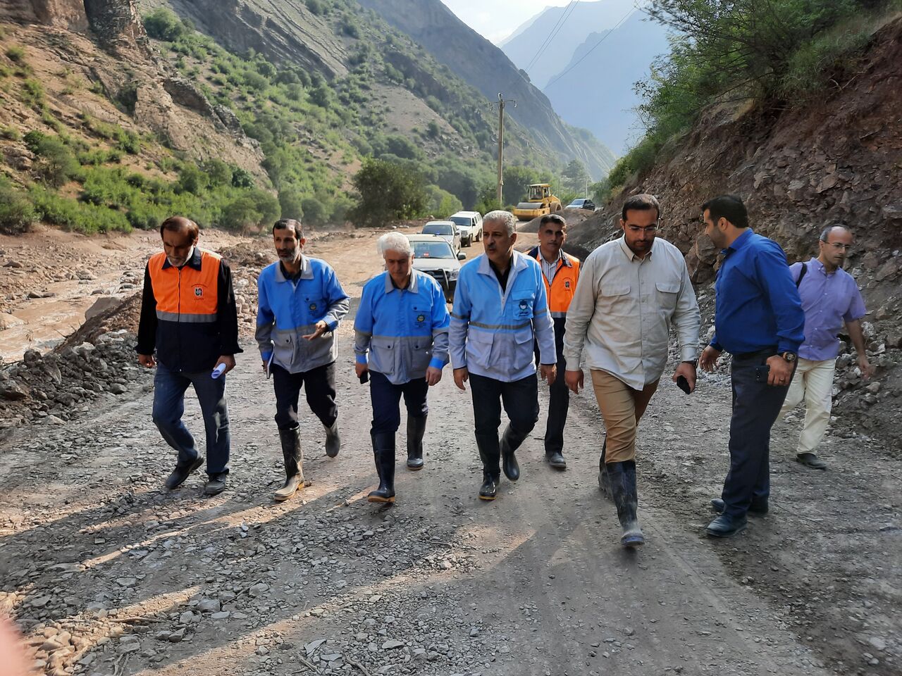 دولت با بهره گیری از همه ظرفیتها و توان به سیل زدگان کمک میکند