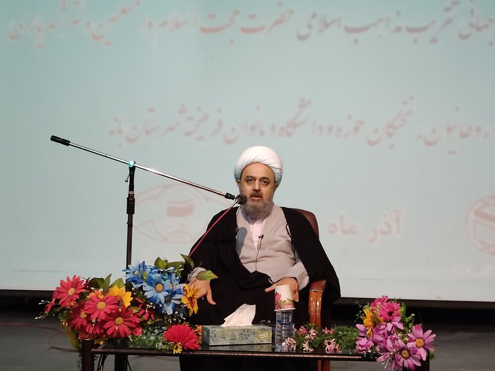 دولت در راستای کم کردن فاصله بین فقرا و ثروتمندان تلاش کند