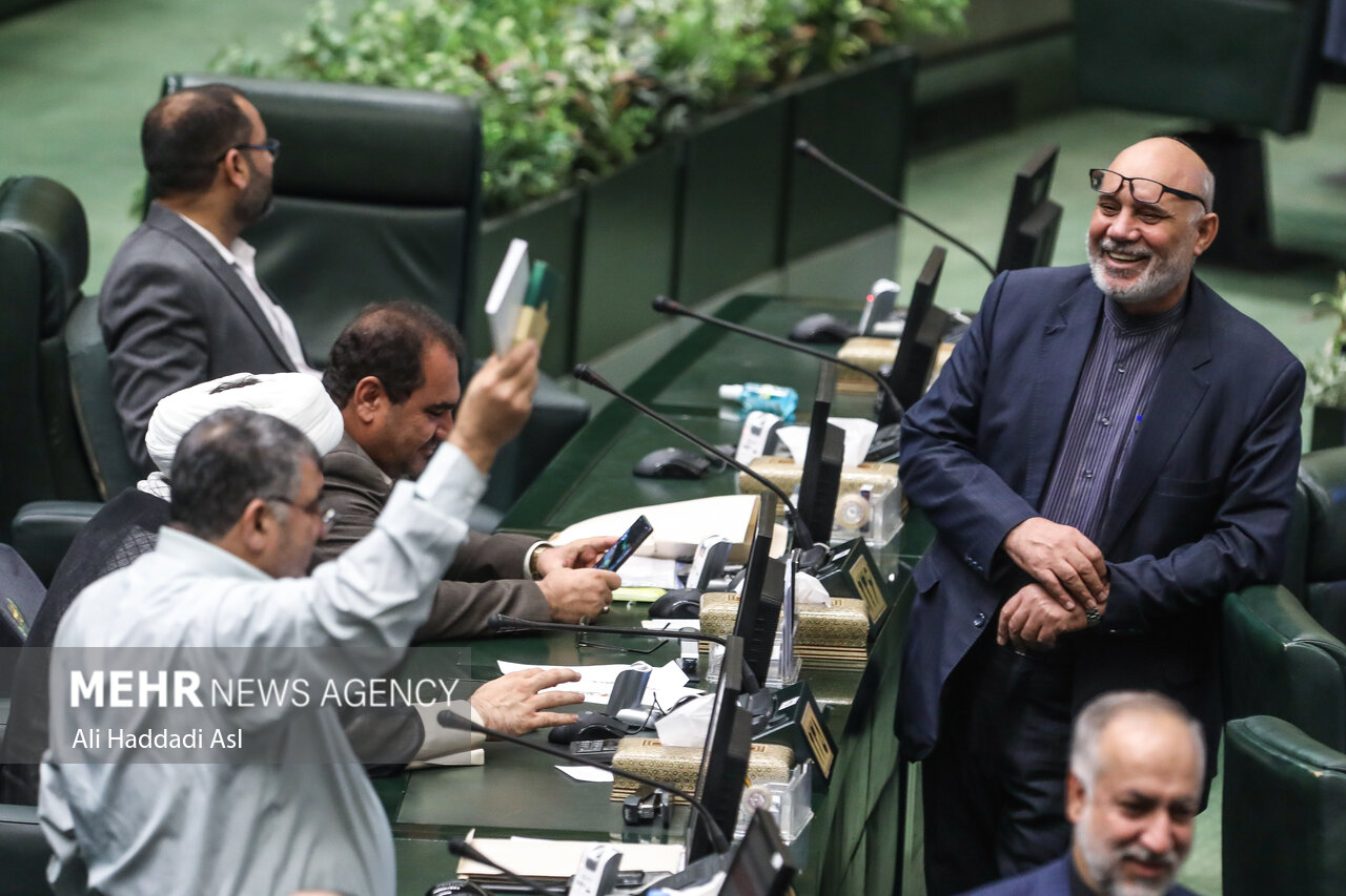 دولت مجاز به جذب ۲۵ هزار نیروی خدماتی برای مدارس دولتیشد