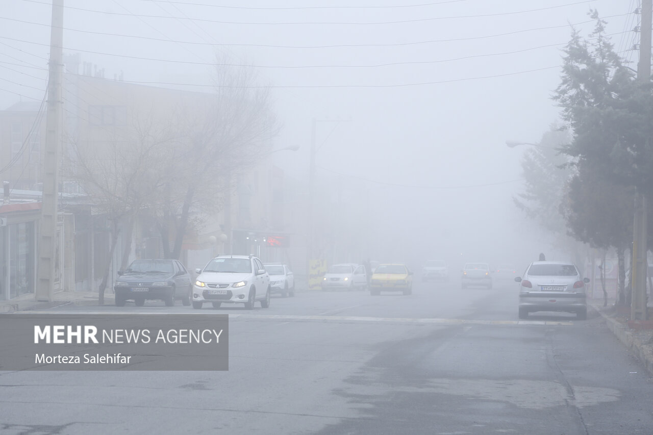 دید افقی در گردنههای مهاباد به ۱۰ متر کاهش یافت