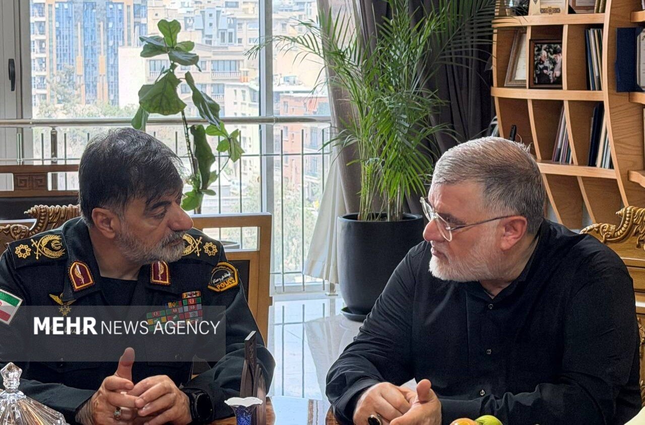 دیدار استاندار تهران با سردار رادان پس از حضور در مراسم تشییع رهبرشهید