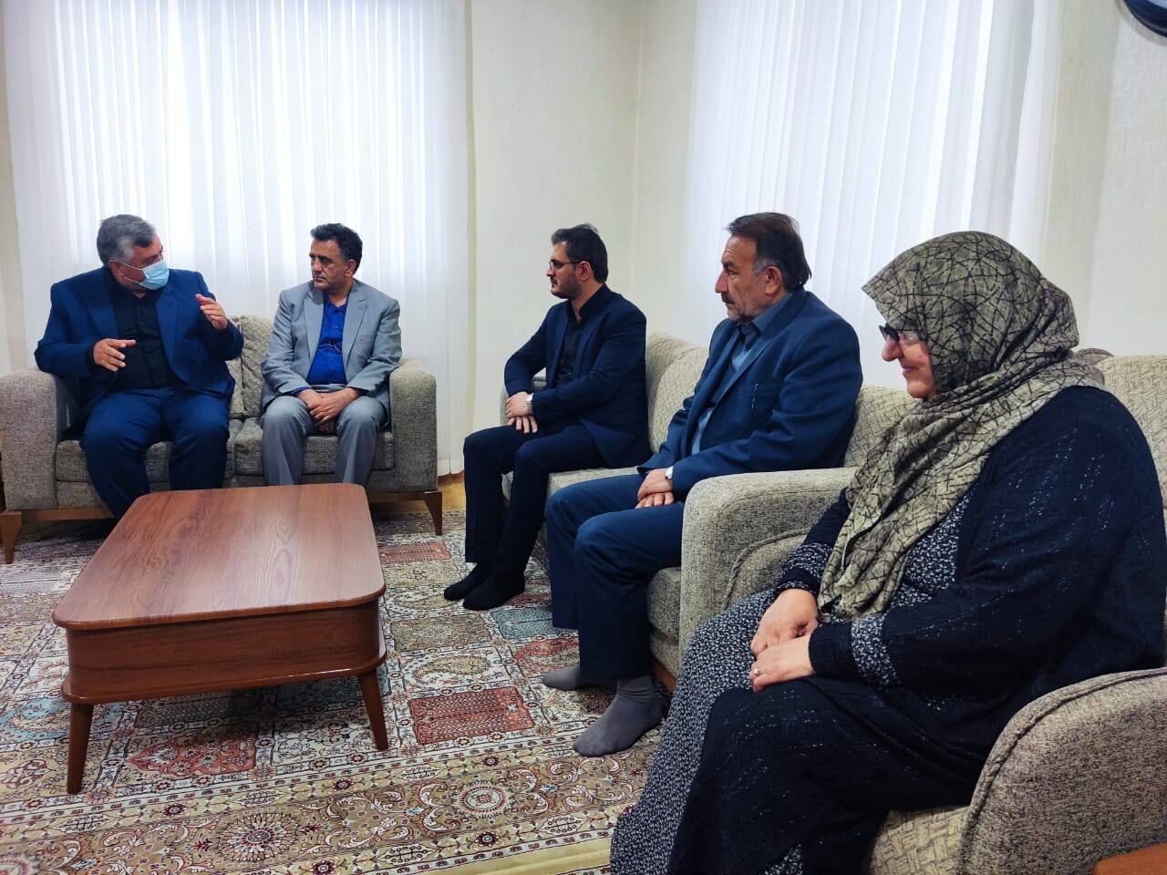 دیدار استاندار کردستان با خانواده شهید ماموستا برهان عالی
