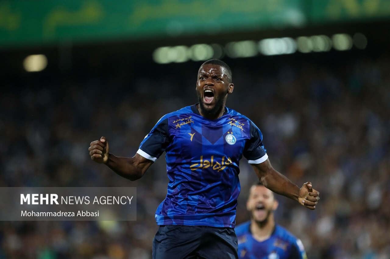 دیدار تیم های استقلال تهران و مس کرمان