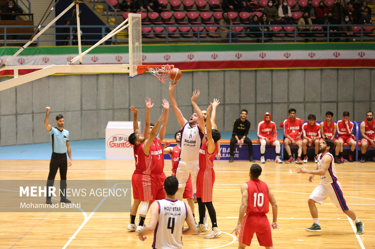دیدار تیم های بسکتبال خانه بسکتبال اردبیل و ملوان بندر انزلی