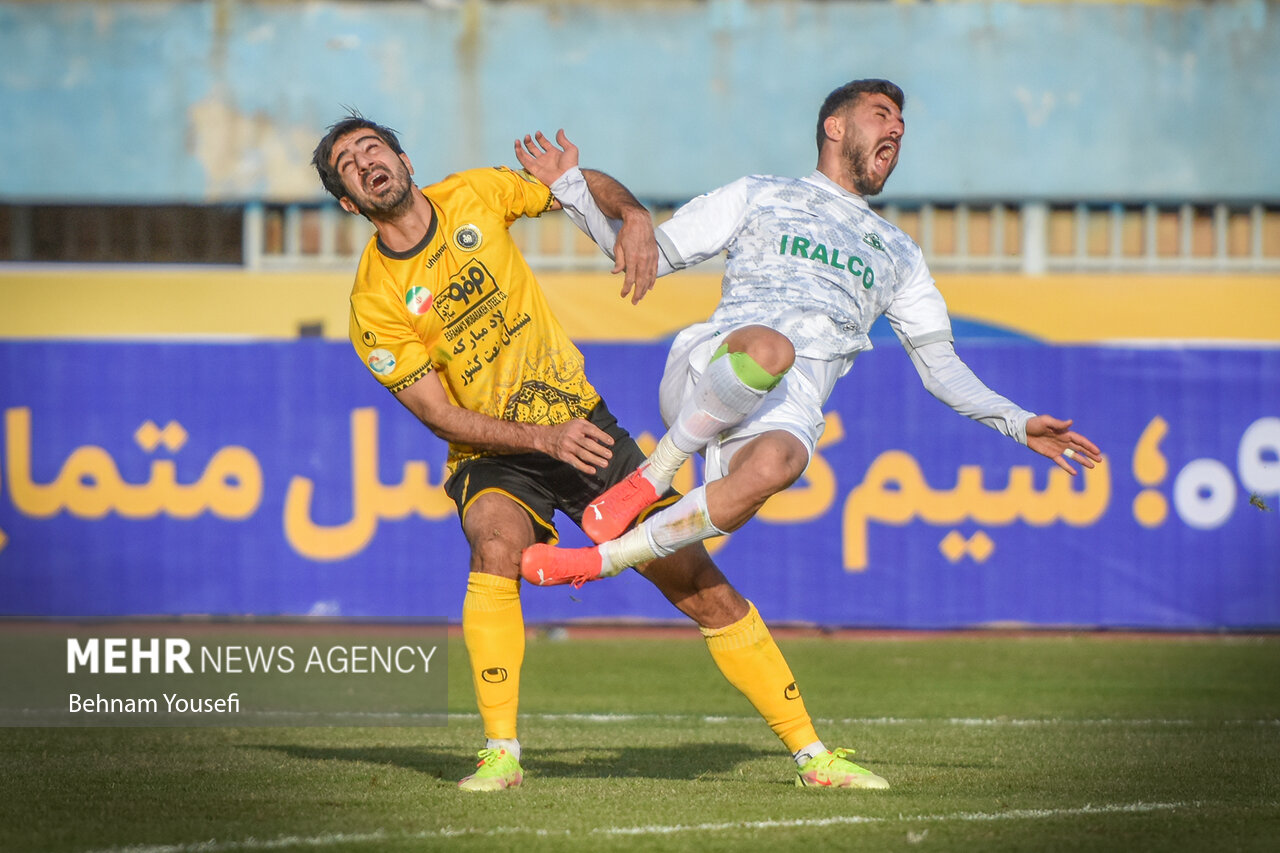 دیدار تیم های فوتبال آلومینیوم اراک و سپاهان