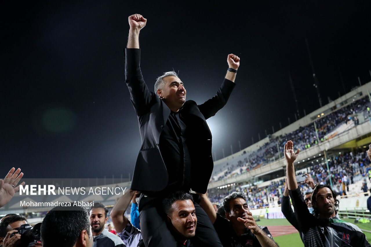 دیدار تیم های فوتبال استقلال تهران و نساجی مازندران