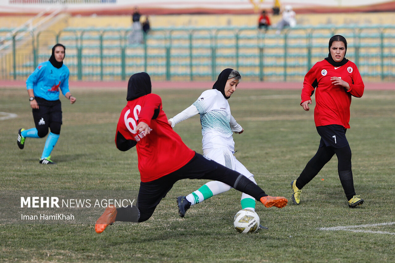 دیدار تیم های فوتبال بانوان پاس همدان وپرسپولیس شیراز