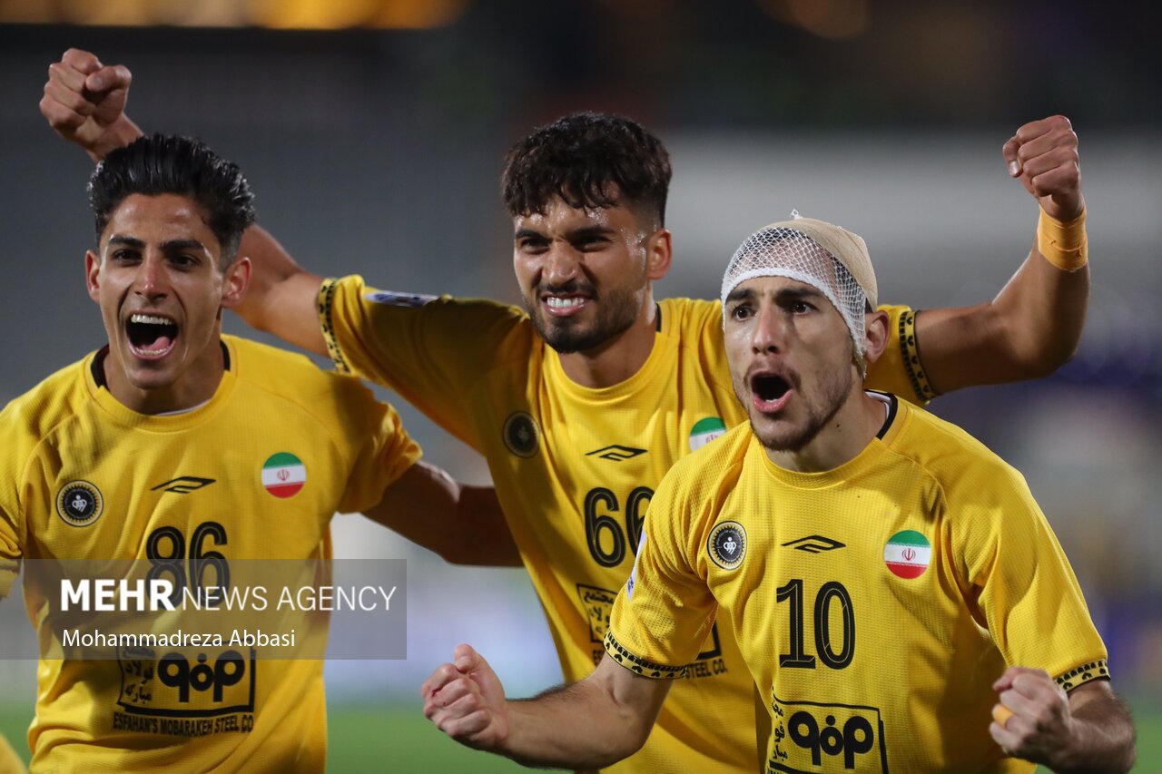 دیدار تیم های فوتبال سپاهان اصفهان و آلمالیق ازبکستان