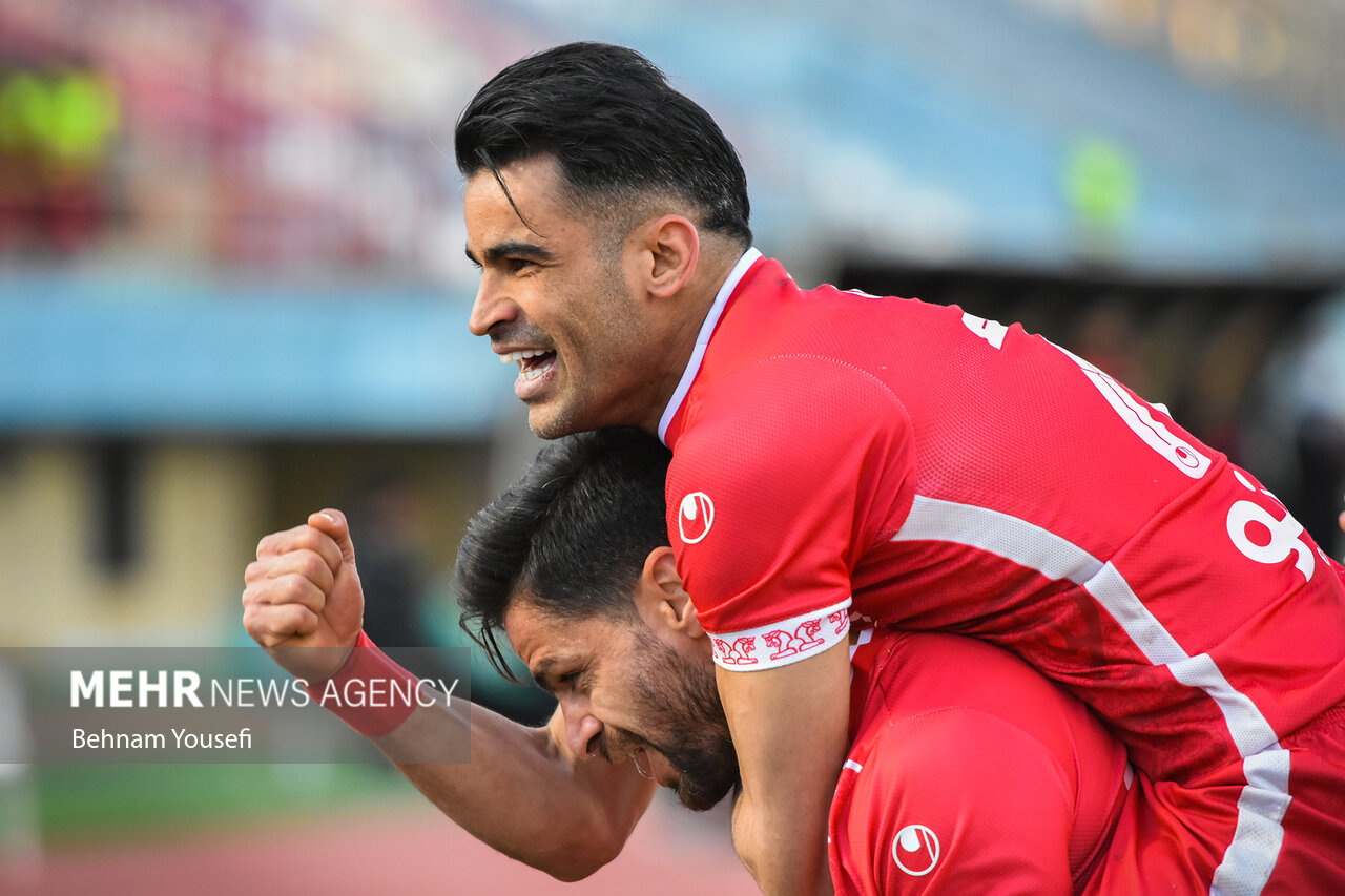 دیدار تیم های فوتبال سپاهان و پرسپولیس