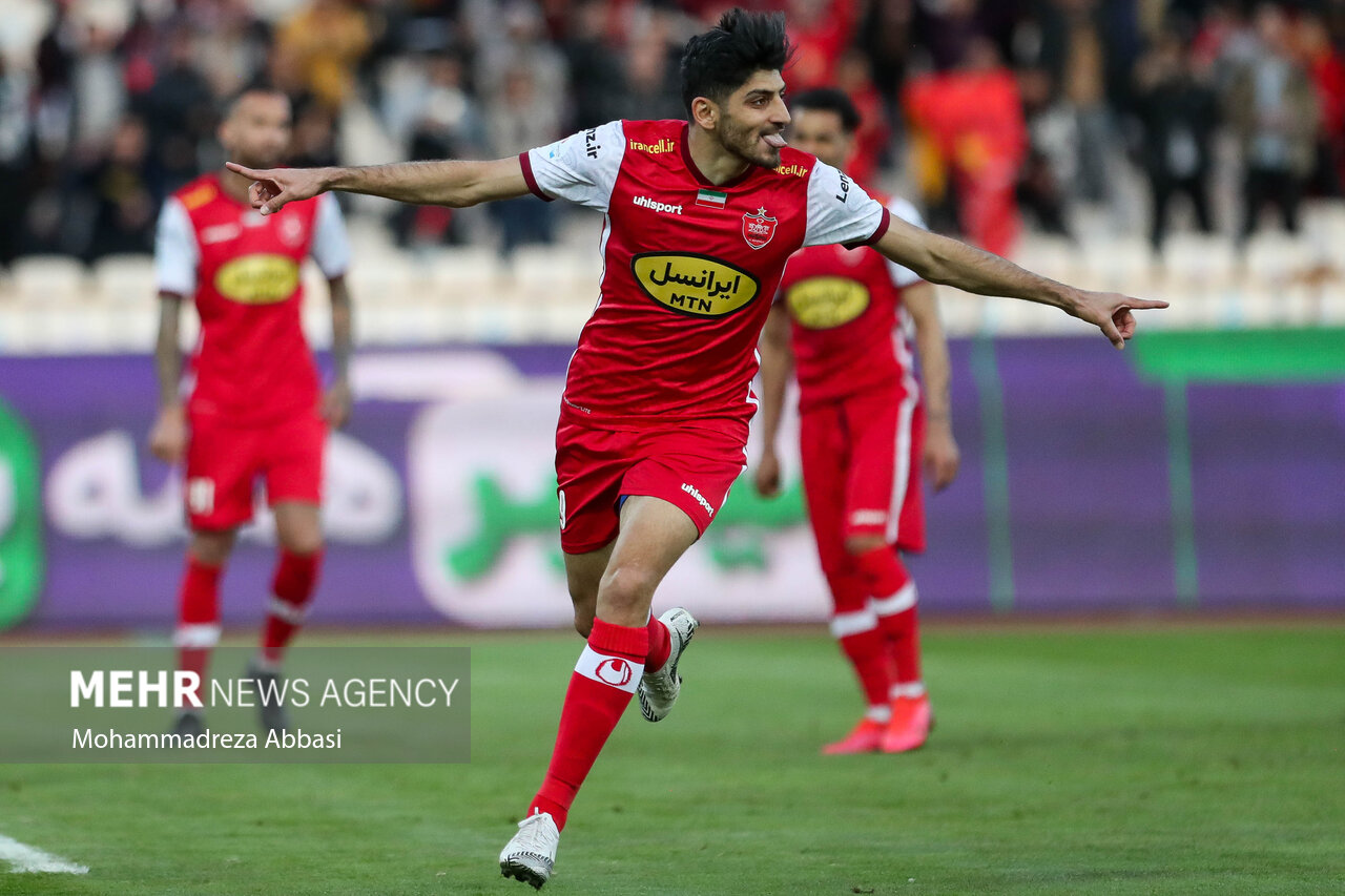 دیدار تیم های فوتبال پرسپولیس تهران و نفت مسجدسلیمان