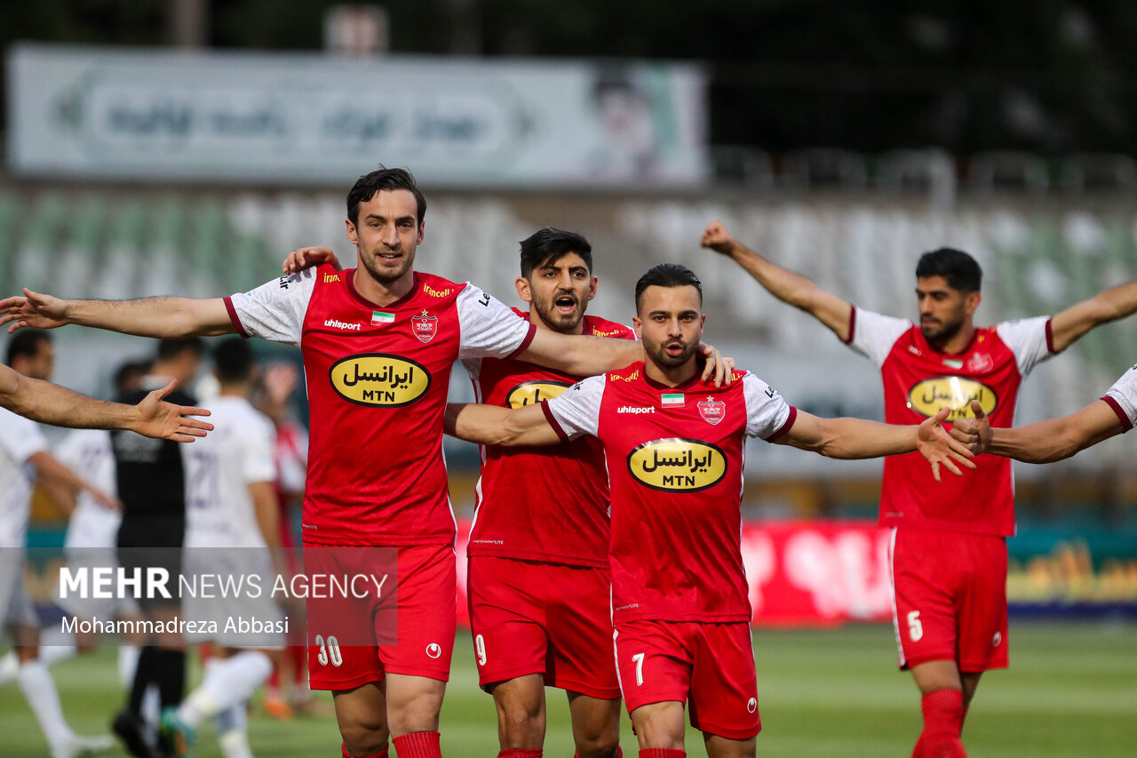 دیدار تیم های فوتبال پرسپولیس تهران و هوادار تهران