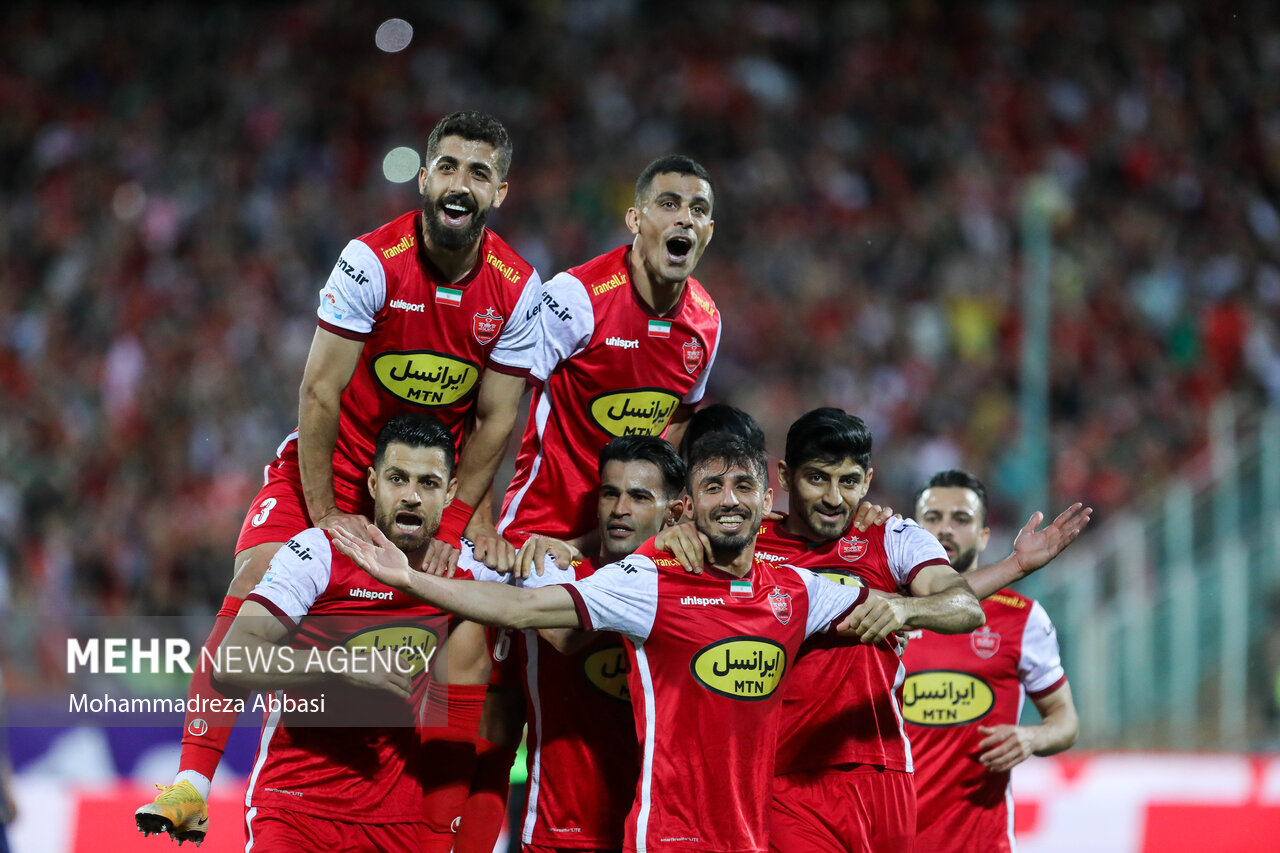 دیدار تیم های فوتبال پرسپولیس تهران و گل گهر سیرجان
