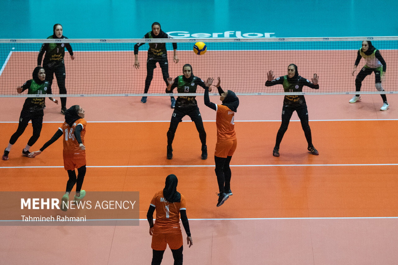 دیدار تیم های والیبال سایپا و باریج اسانس کاشان