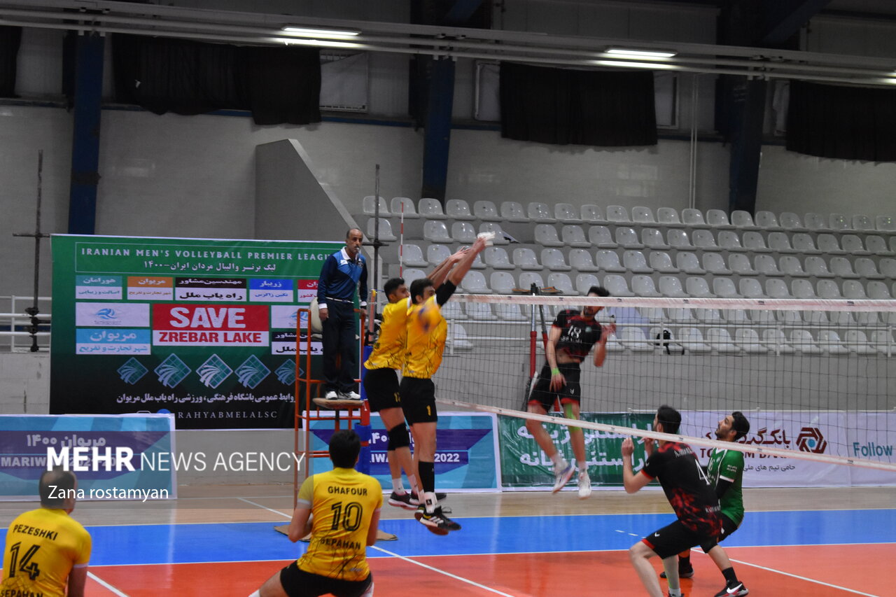 دیدار تیم های والیبال سپاهان اصفهان و راه یاب ملل مریوان