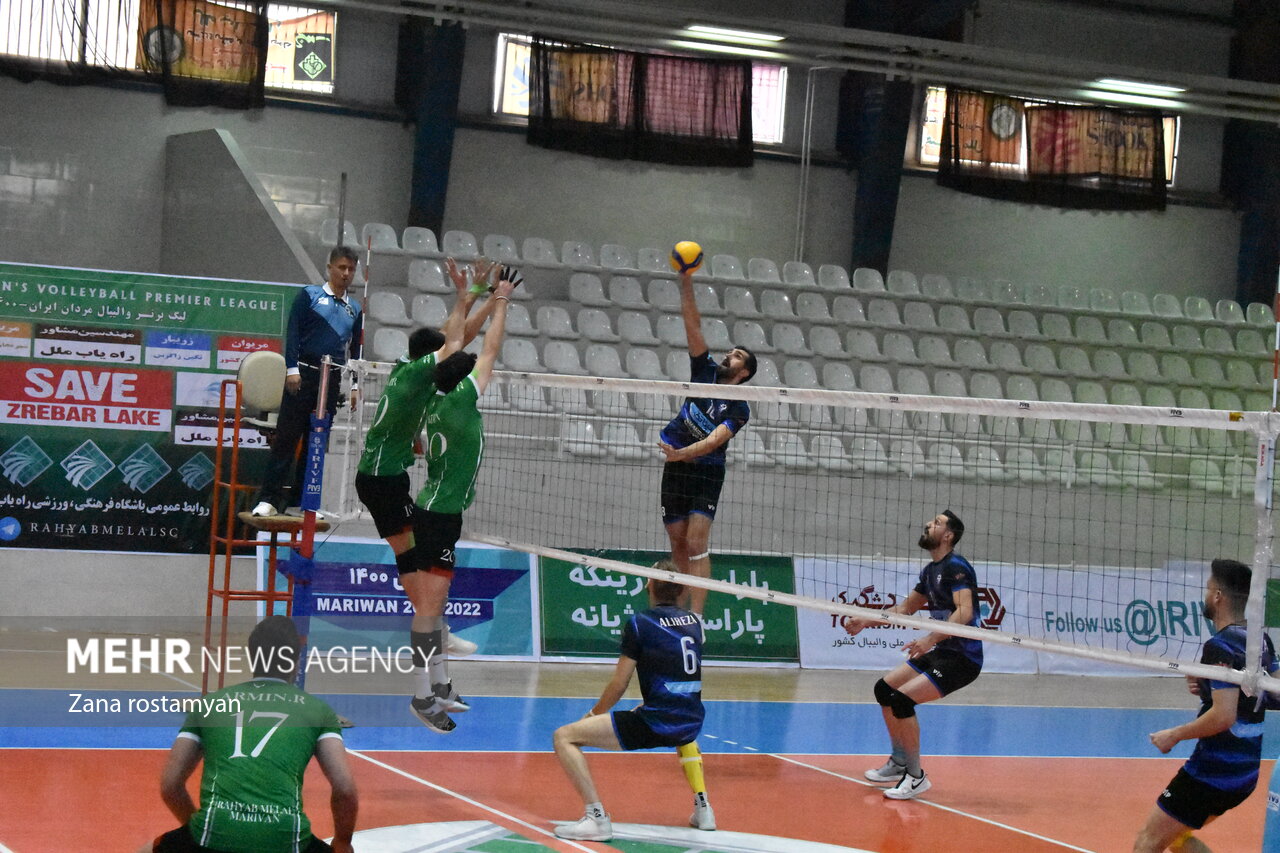 دیدار تیم های والیبال شهرداری ورامین و راه یاب ملل مریوان