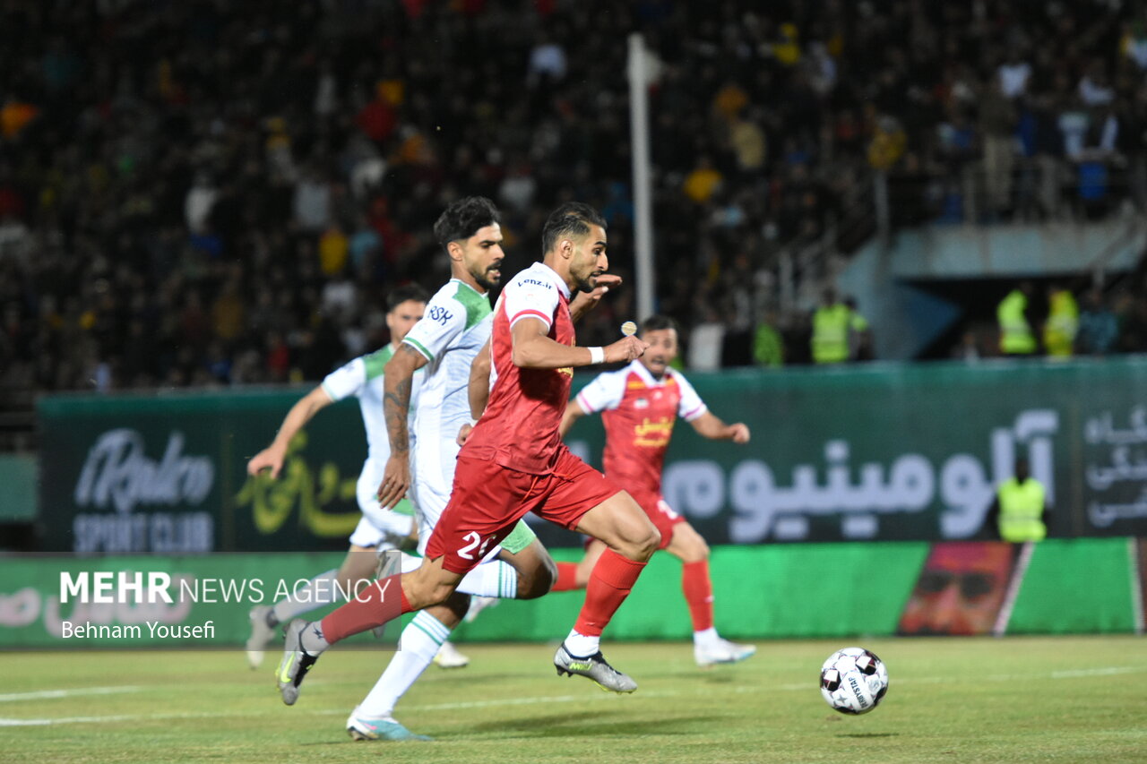 دیدار تیم‌های فوتبال آلومینیوم اراک و پرسپولیس