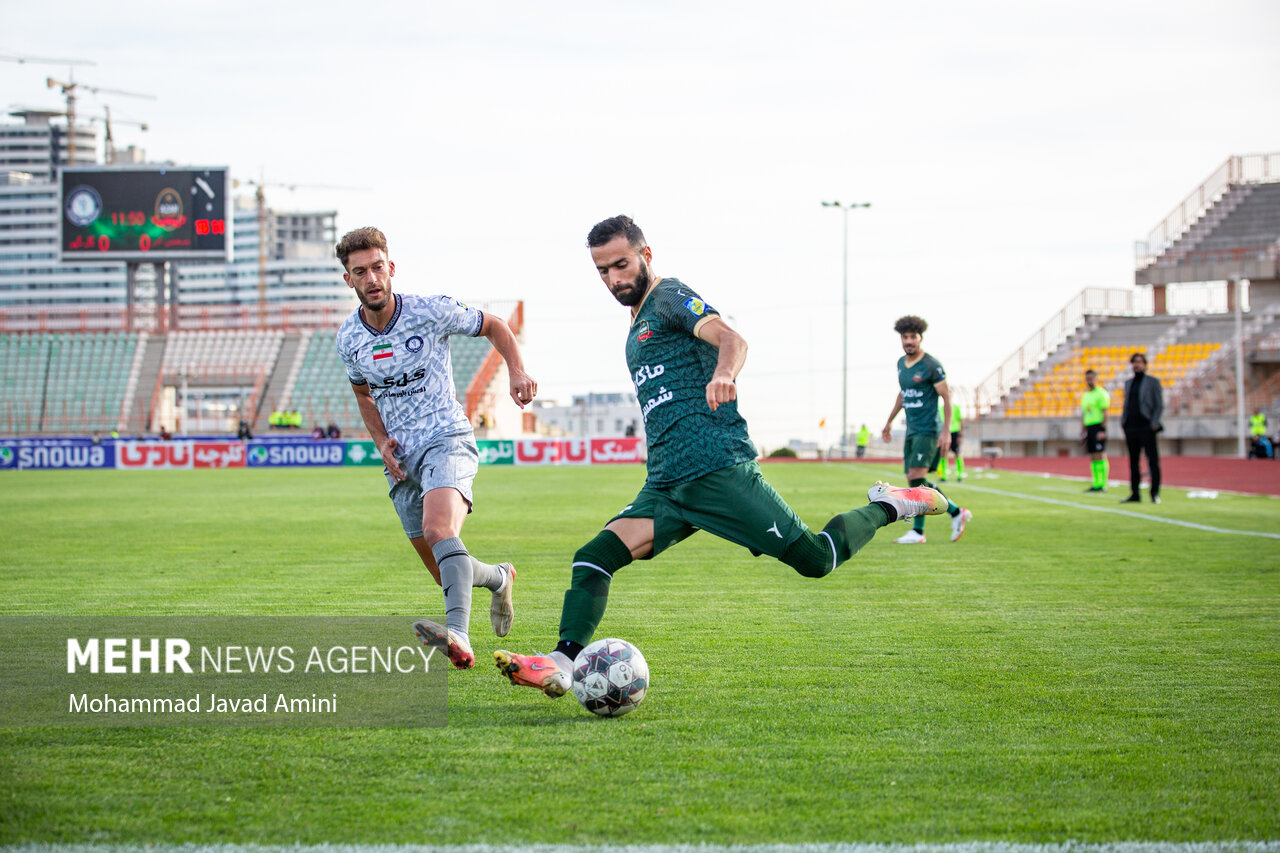 دیدار تیم‌های فوتبال شمس آذر قزوین با گل گهر سیرجان