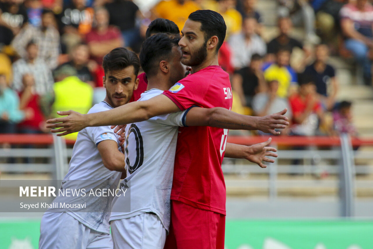 دیدار تیم‌های فوتبال فولاد خوزستان و ملوان بندرانزلی