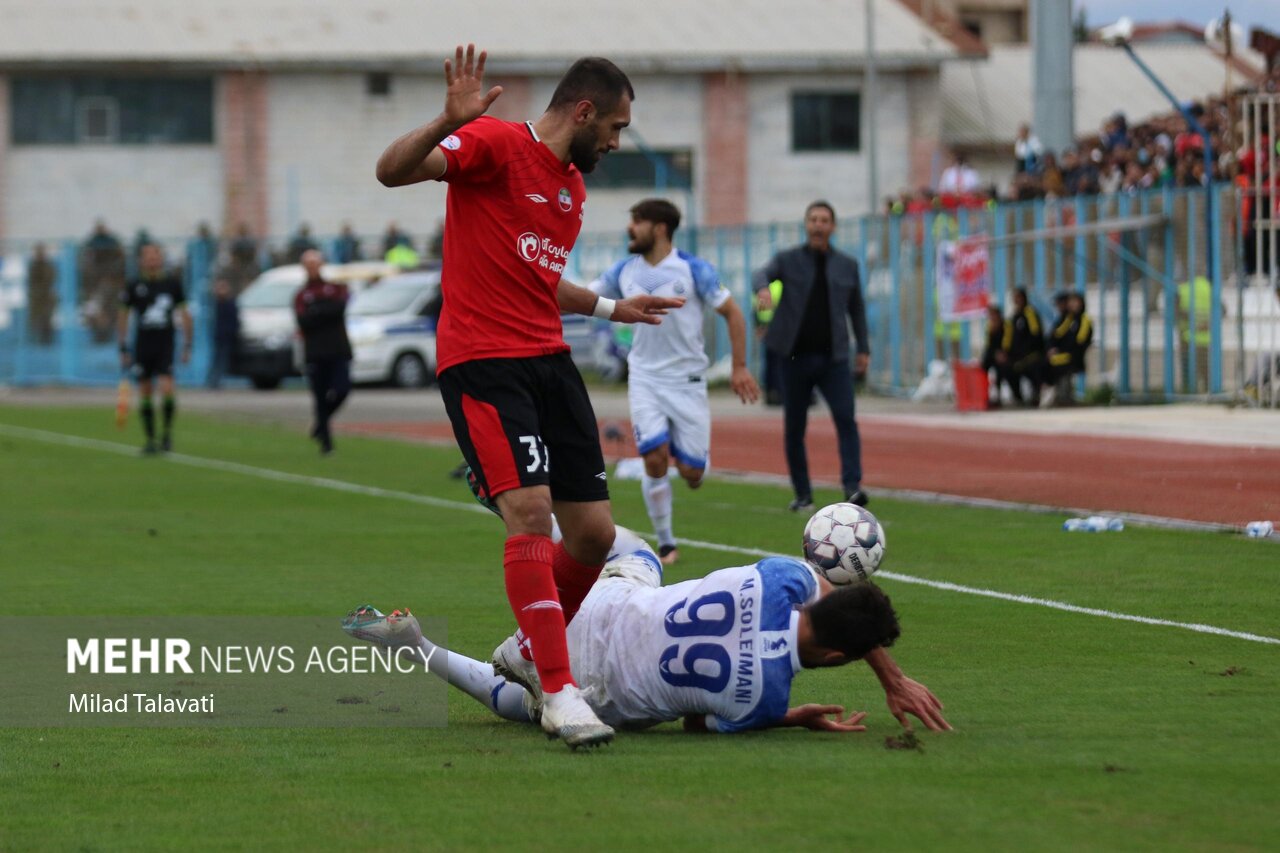 دیدار تیم‌های فوتبال ملوان بندر انزلی و تراکتورسازی
تبریز
